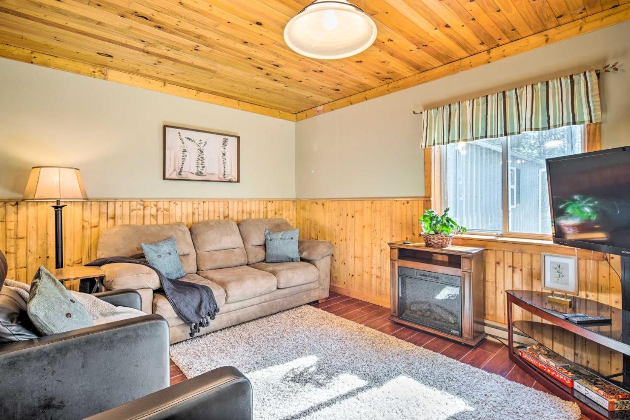 Penrose Home With Covered Deck And Fire Pit! מראה חיצוני תמונה